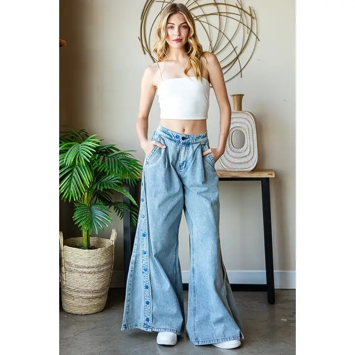 【DISCERNMENT】Lopi Snap Wide Denim Sloane Lightweight Slouchy Wide Leg Jeans | Indie and Isla